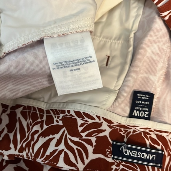 Lands' End Mid Rise Slim Leg Cropped Pants White & Red Floral plus size 20W - Picture 7 of 11